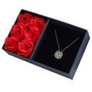 Colar Trevo de Coração + Caixa com 6 Rosas