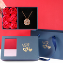 Colar Trevo de Coração + Caixa com 6 Rosas