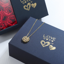 Colar Trevo de Coração + Caixa com 6 Rosas